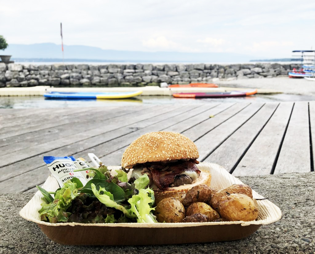 burger au Tropical à Genève