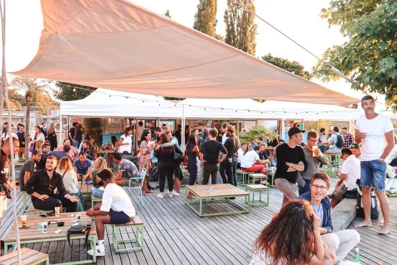 ambiance buvette Tropical Corner