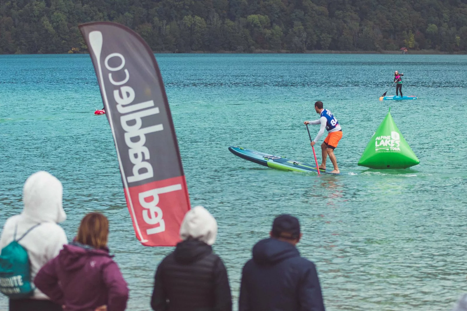 Spectateurs sur la plage du Sougey pendant la Very Flat Race